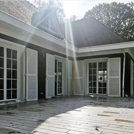 Maison Canadienne Dans La Foret *