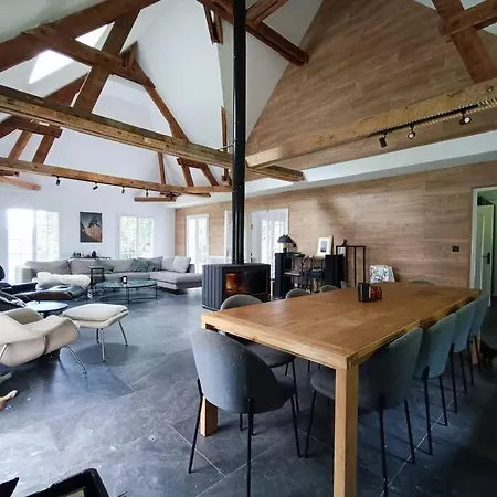 Maison Canadienne Dans La Foret