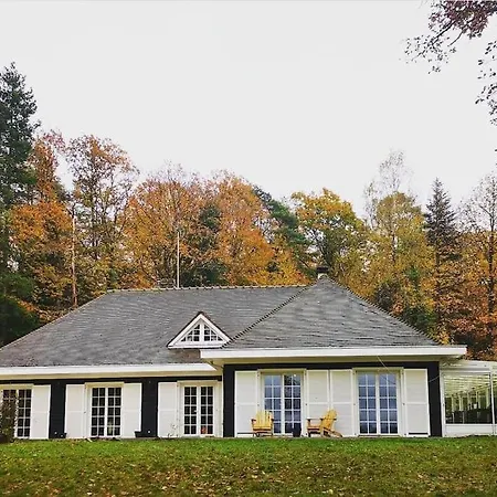 Maison Canadienne Dans La Foret